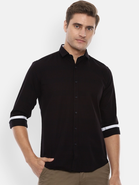 

V Dot Men Black & Red Regular Fit Checked Casual Shirt