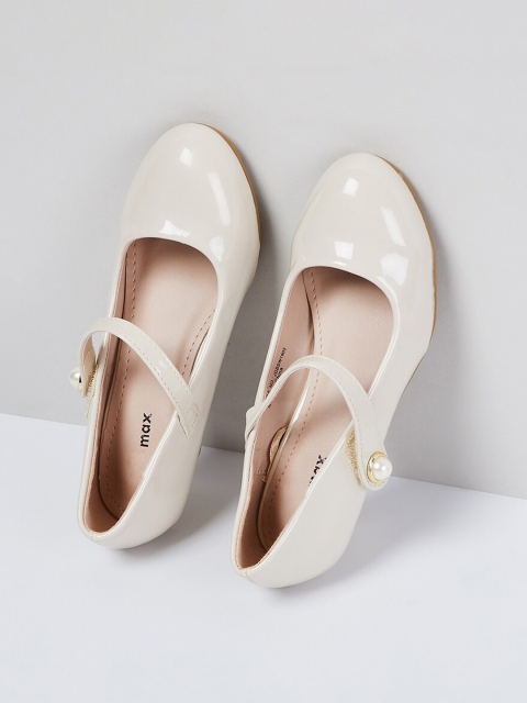 

max Girls Beige Solid Pumps