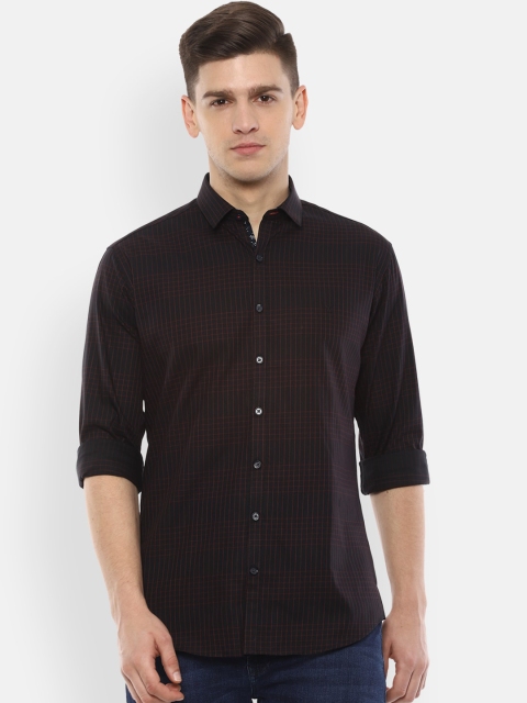 

V Dot Men Black Regular Fit Checked Casual Shirt