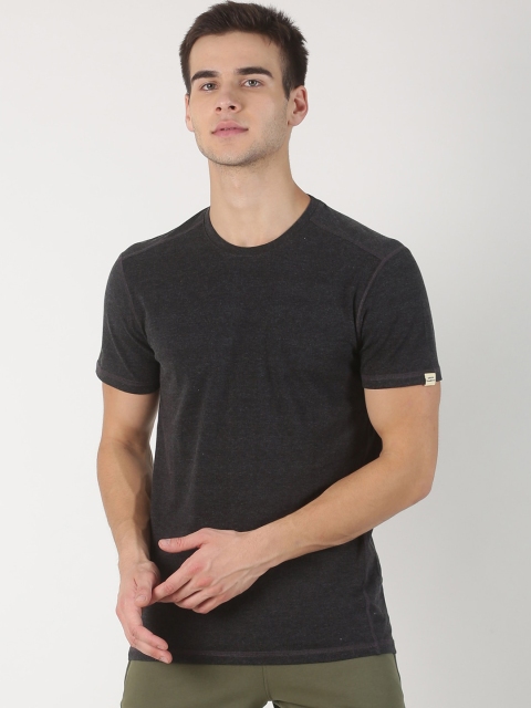

Soul Space Men Black Solid T-shirt