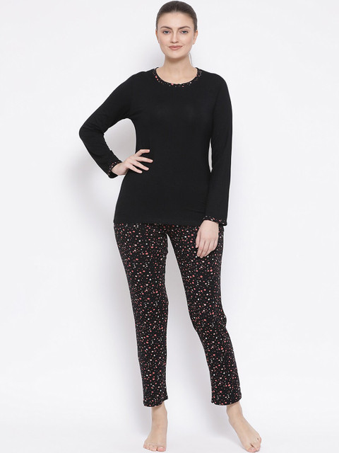 

Kanvin Women Black & Beige Solid Night suit