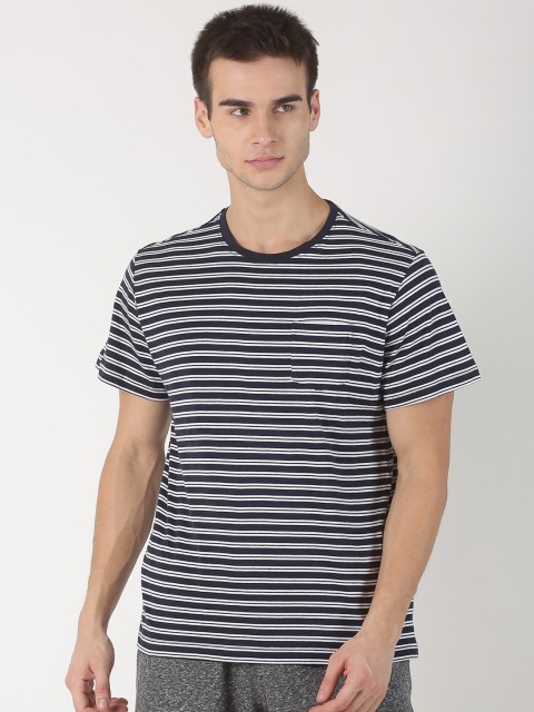 

Soul Space Men Grey & Blue Striped Round Neck T-shirt