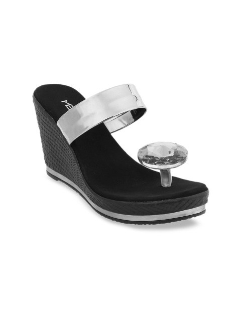 

Metro Women Grey Solid Wedges