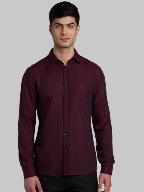 

Parx Men Burgundy Slim Fit Solid Casual Shirt