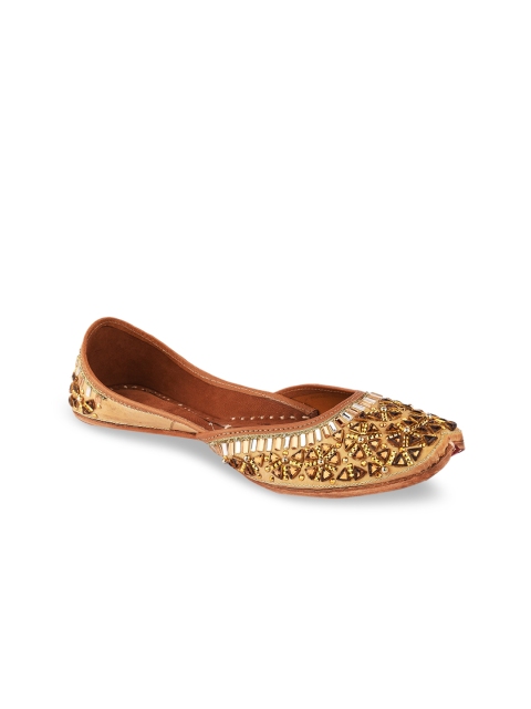 

DESI COLOUR Women Gold-Toned Embellished Leather Mojaris