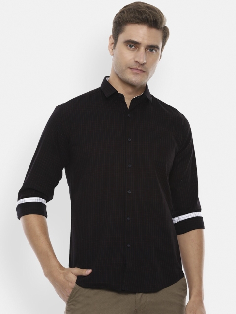 

V Dot Men Black & Red Regular Fit Solid Casual Shirt