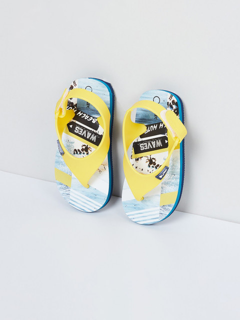 

max Boys Yellow & Blue Printed Thong Flip-Flops