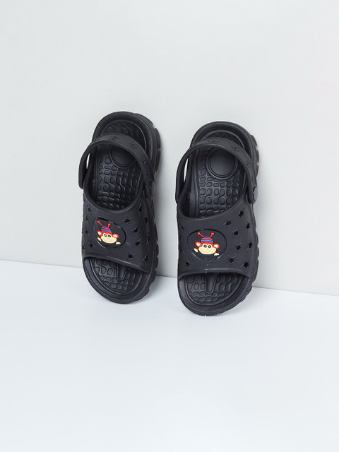 

max Boys Black Solid Clogs