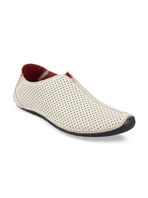 

Metro Men Beige Textured Leather Mojaris