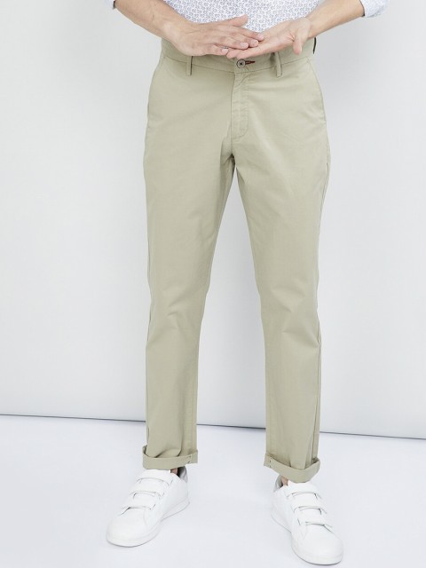 

max Men Khaki Regular Fit Solid Chinos