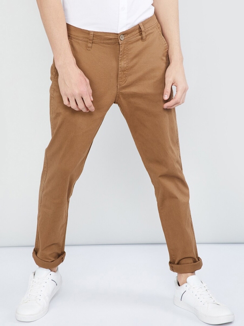 

max Men Khaki Slim Fit Solid Chinos