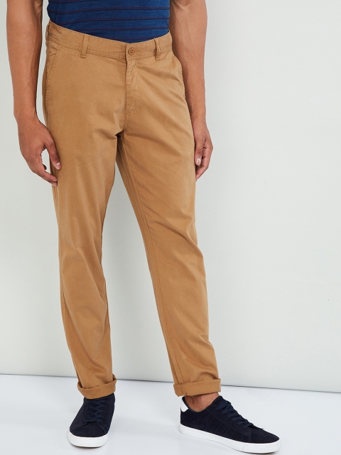 

max Men Khaki Slim Fit Solid Chinos