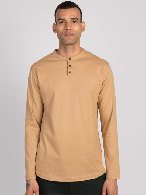 

Bewakoof Men Beige Solid Henley Neck T-shirt