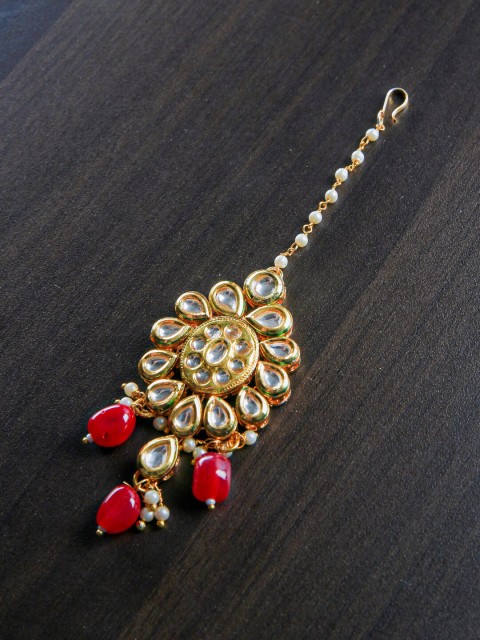 

MORKANTH JEWELLERY Gold-Plated White & Red Kundan Embellished Maang Tikka
