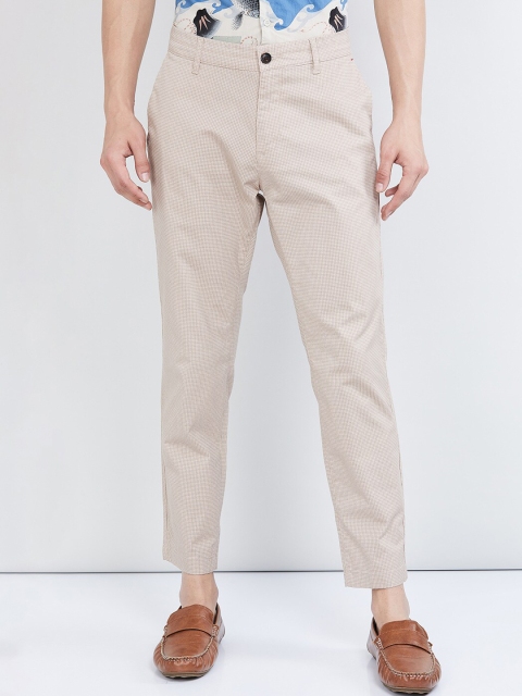 

max Men Khaki Regular Fit Checked Chinos