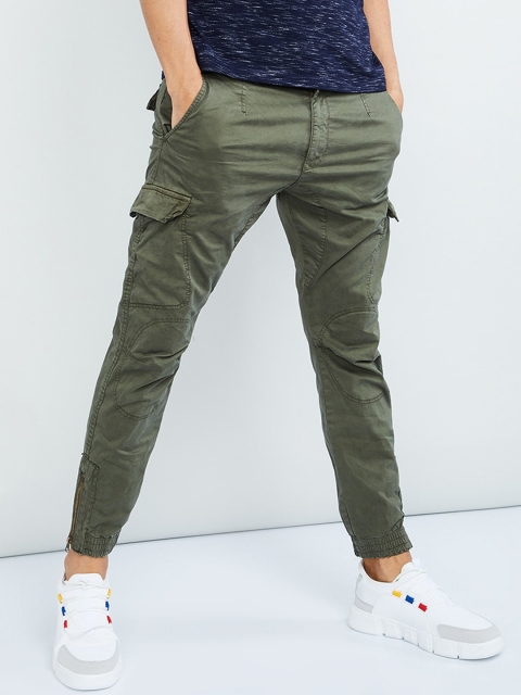 

max Men Green Regular Fit Solid Joggers