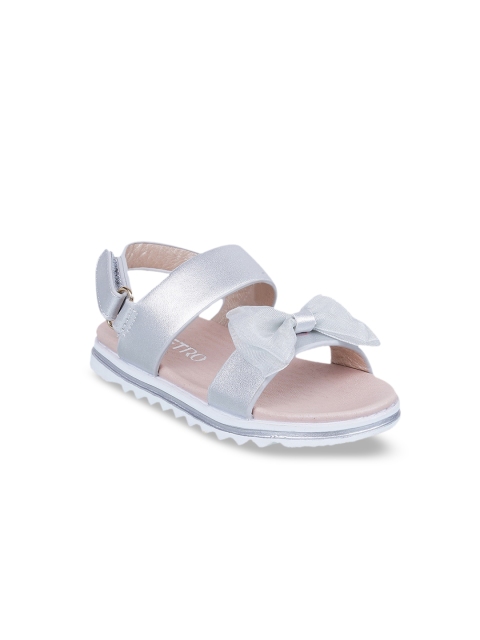 

Metro Girls Silver-Toned Solid Open Toe Flats