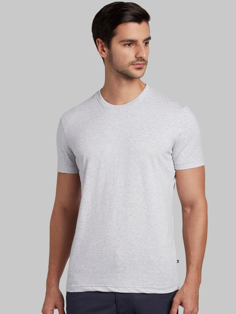 

Parx Men Grey Solid Round Neck T-shirt