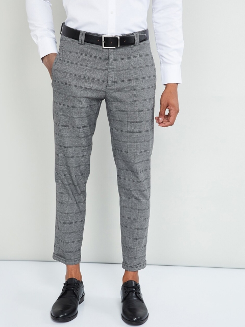 

max Men Grey Regular Fit Checked Regular Trousers