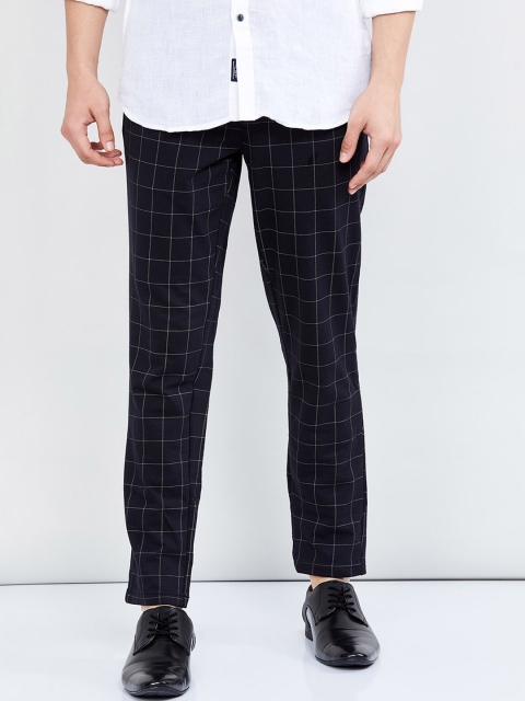 

max Men Black & White Tapered Fit Checked Regular Trousers