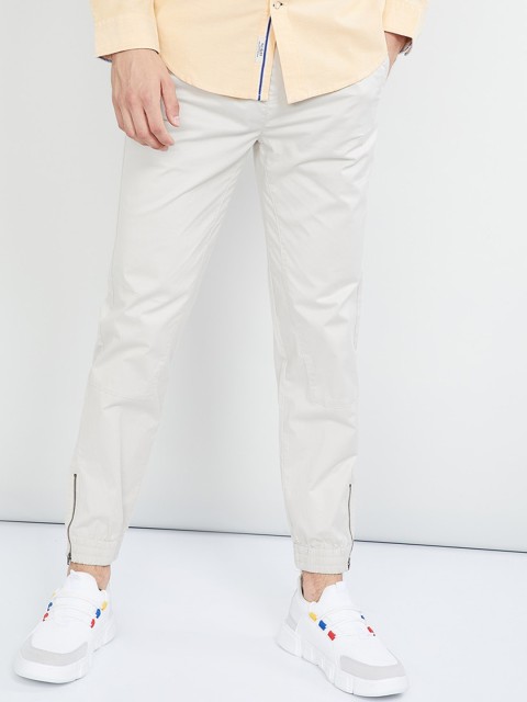 

max Men Cream-Coloured Regular Fit Solid Chinos