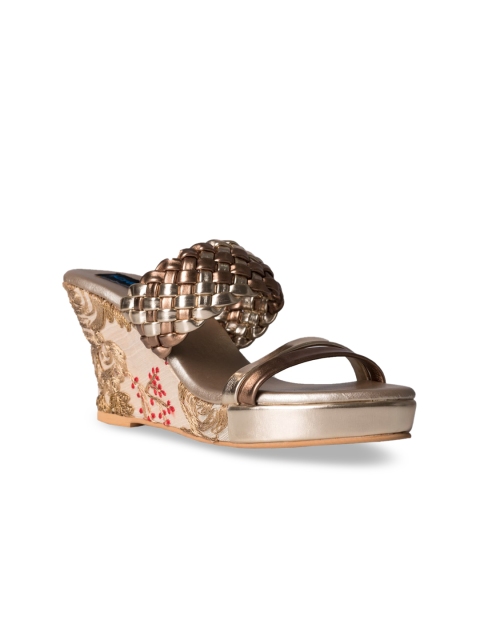 

Kraft Cellar Women Gunmetal-Toned Woven Design Wedges, Metallic