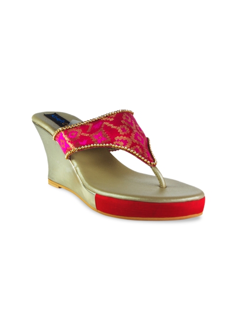 

Kraft Cellar Women Magenta Pink & Gold-Toned Woven Design Wedges