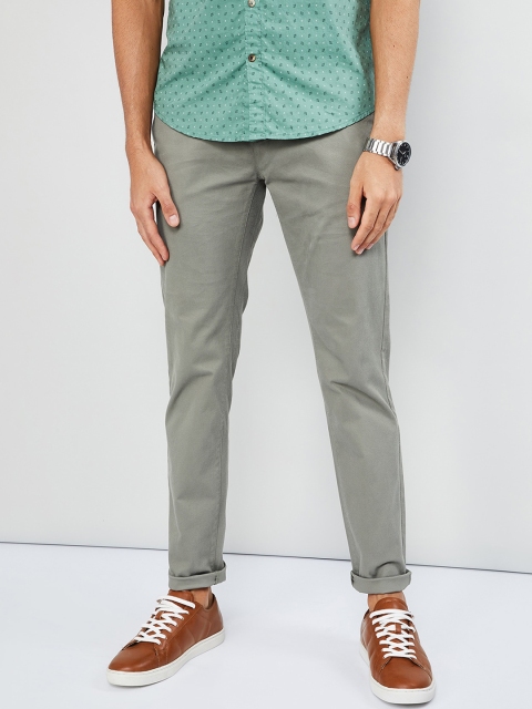 max Men Green Regular Fit Solid Chinos