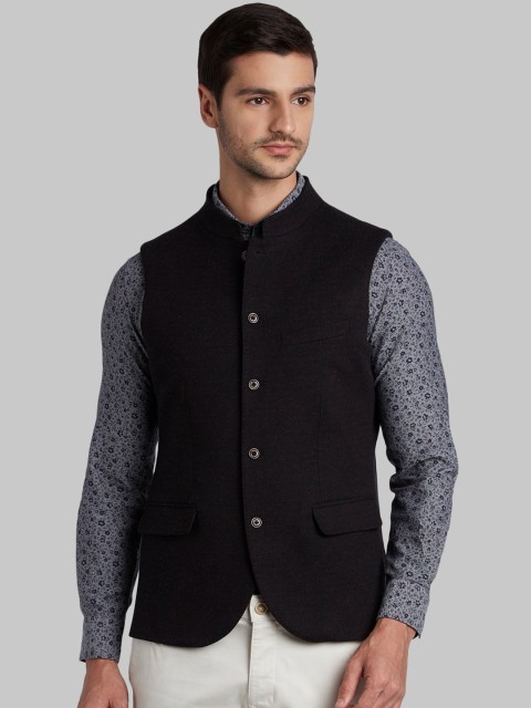 

Parx Men Black Solid Waistcoat