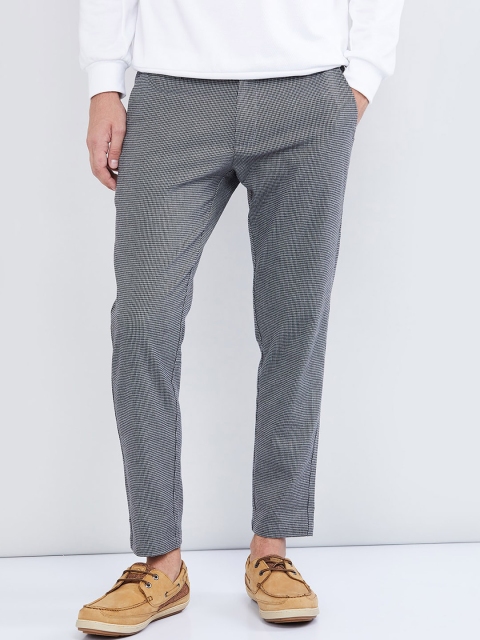 

max Men Grey Skinny Fit Checked Chinos