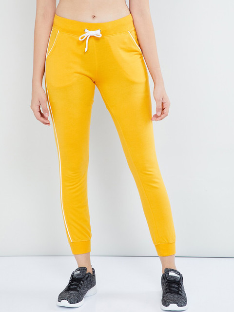 

max Women Yellow Solid Slim-Fit Joggers