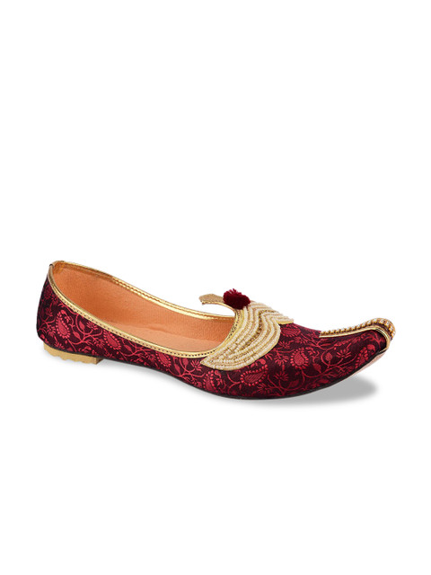 

DESI COLOUR Men Maroon Mojaris