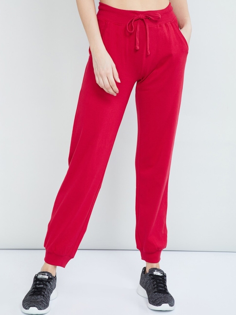 

max Women Red Solid Slim-Fit Joggers