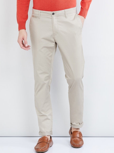 

max Men Beige Tapered Fit Solid Regular Trousers