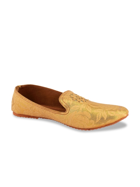 

DESI COLOUR Men Gold-Coloured Woven Design Mojaris