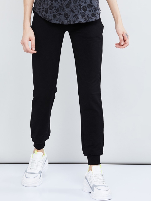 

max Women Black Solid Slim-Fit Joggers