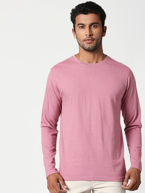 

Bewakoof Men Pink Solid Round Neck T-shirt