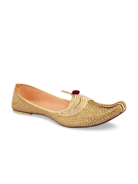 

DESI COLOUR Men Gold-Toned Mojaris