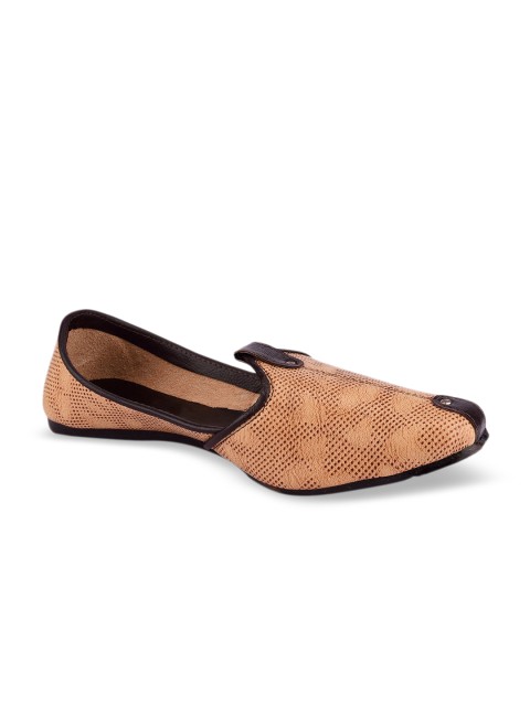 

DESI COLOUR Men Beige Mojaris