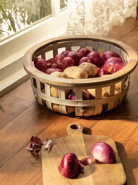 

ellementry Off-White & Brown Egg Shell Round Small Metal Basket With Wooden Trim