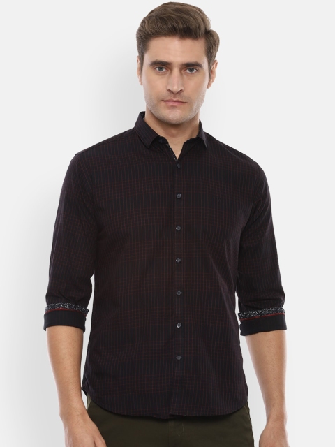 

V Dot Men Black & Red Regular Fit Checked Casual Shirt