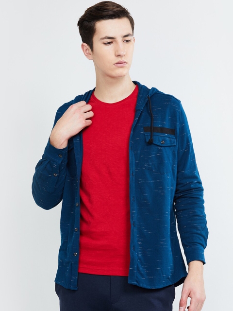 

max Men Blue Solid Hooded Sweatshirt