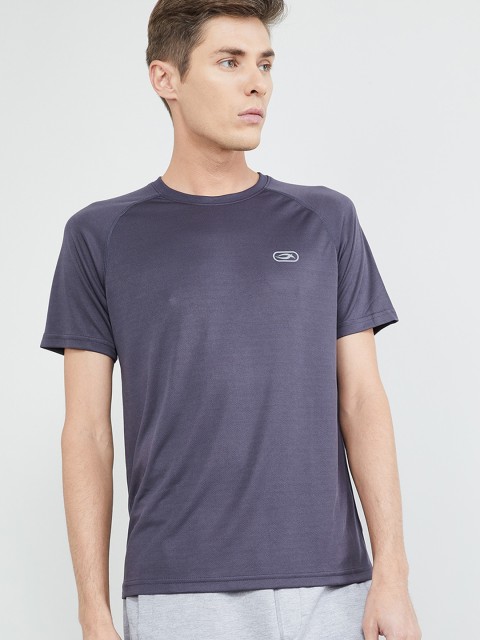 

max Men Grey Solid Round Neck T-shirt