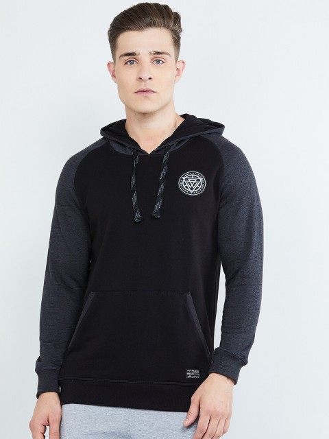 

max Men Black Solid Hooded Sweatshirt