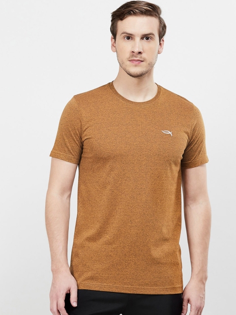 

max Men Yellow Solid Round Neck T-shirt