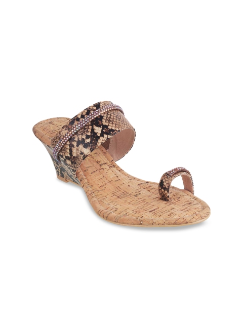 

Catwalk Women Brown Textured Wedges
