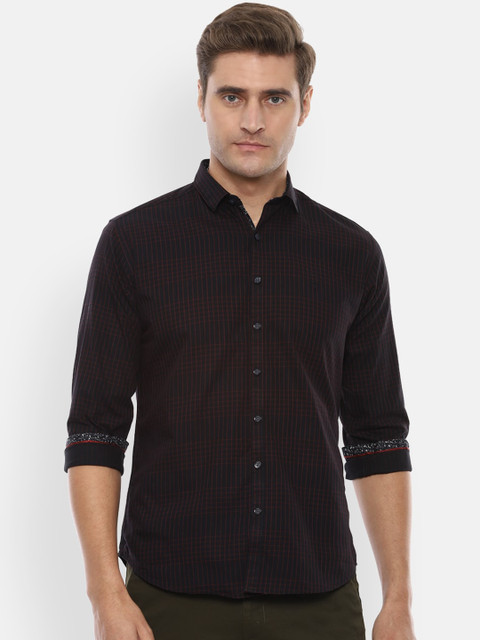 

V Dot Men Black & Red Regular Fit Checked Casual Shirt