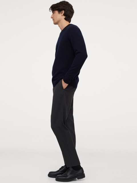 

H&M Men Charcoal Grey Solid Cropped Trosers Regular Fit