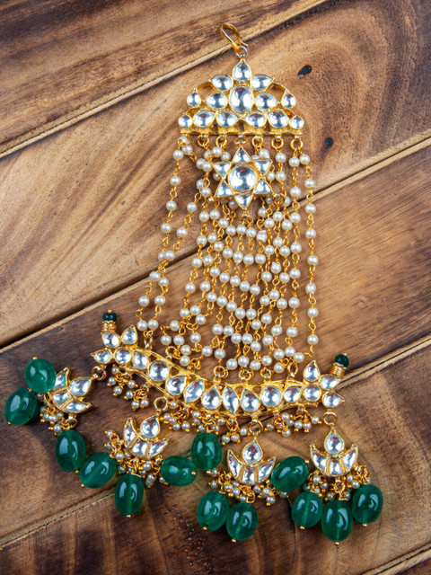 

MORKANTH JEWELLERY Women Gold-Plated & White Kundan-Studded Handcrafted Maang Tika