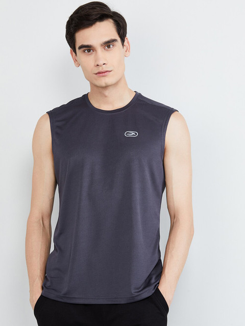 

max Men Grey Solid Round Neck T-shirt